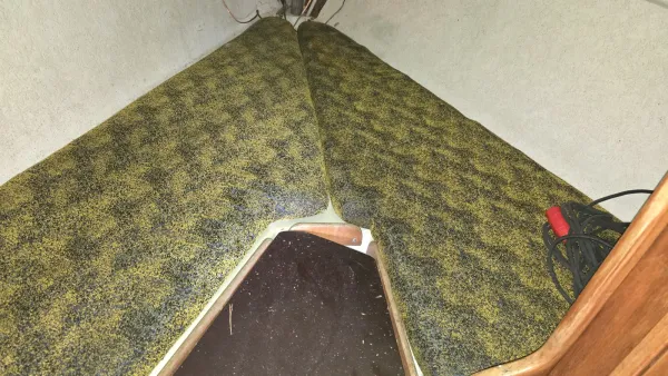 Jachtos sėdimų ir miegamų vietų pervilkimas – prieš 7